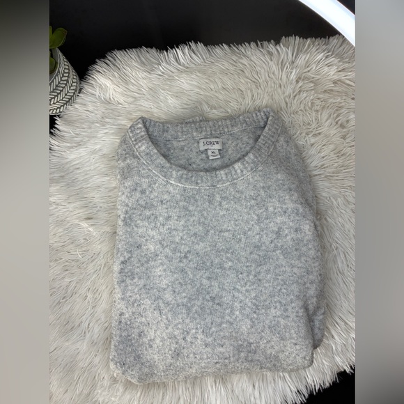 J. Crew Relaxed Gray Crewneck pullover Sweater 🩶 - Picture 4 of 11